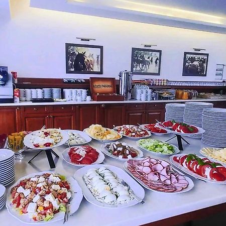 Hotel Ланьцут Екстер'єр фото