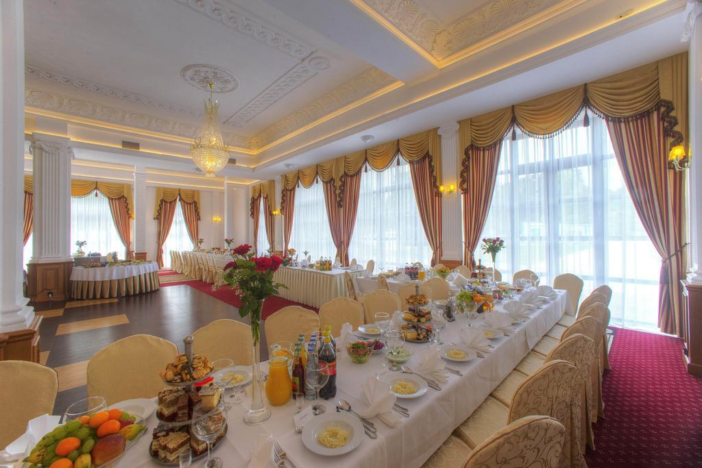 Hotel Ланьцут Екстер'єр фото