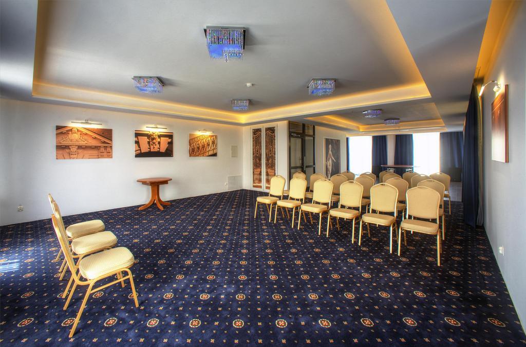 Hotel Ланьцут Екстер'єр фото