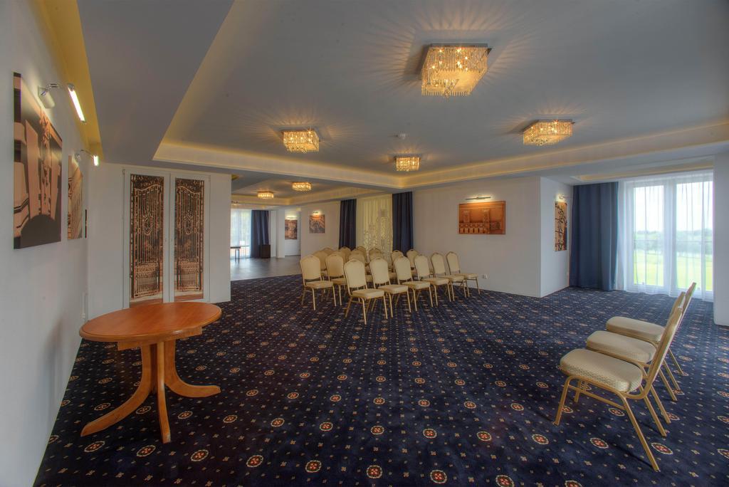 Hotel Ланьцут Екстер'єр фото