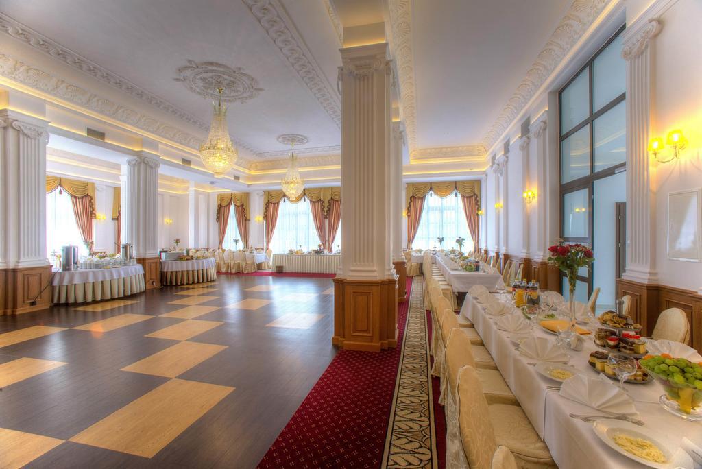 Hotel Ланьцут Екстер'єр фото