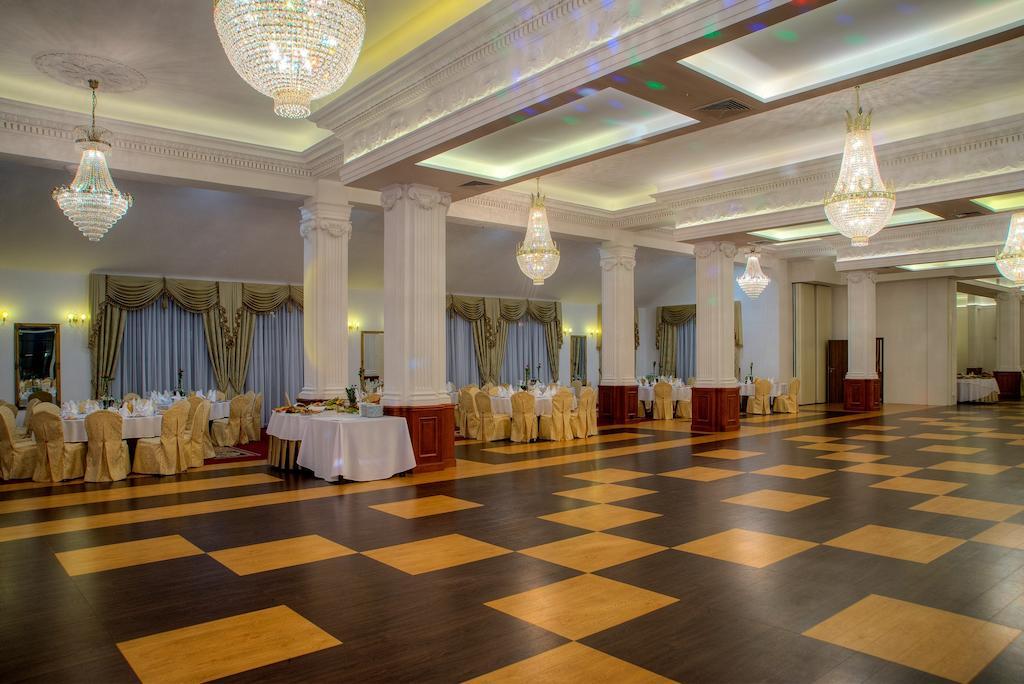 Hotel Ланьцут Екстер'єр фото