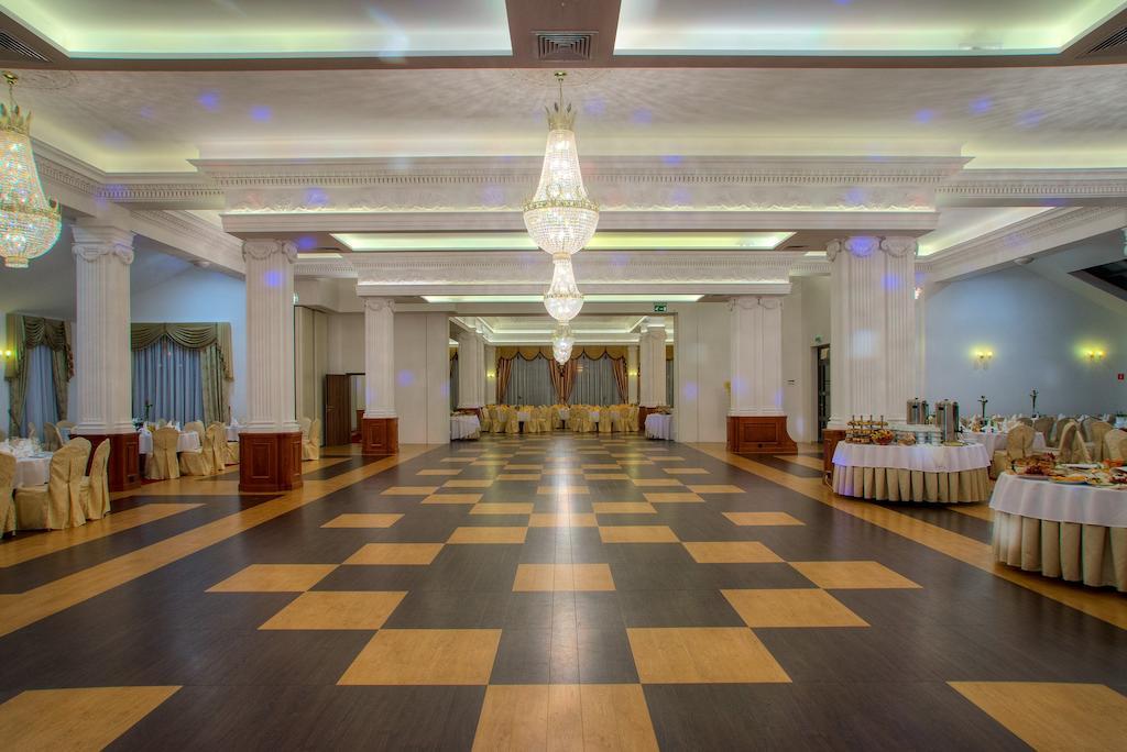 Hotel Ланьцут Екстер'єр фото