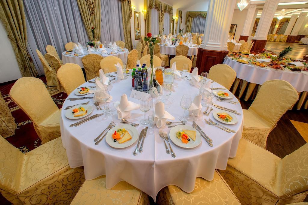 Hotel Ланьцут Екстер'єр фото