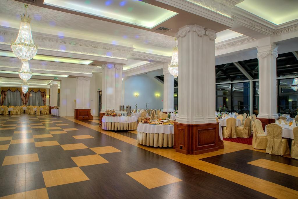 Hotel Ланьцут Екстер'єр фото