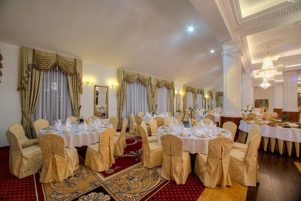 Hotel Ланьцут Екстер'єр фото