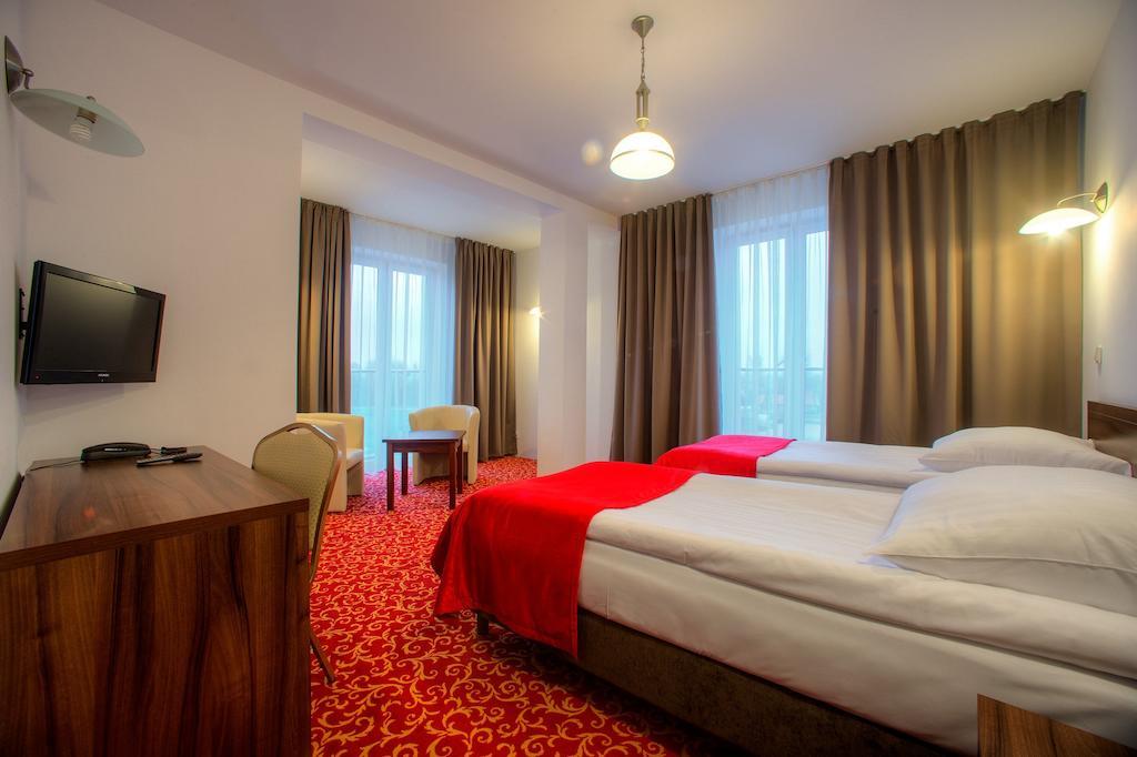Hotel Ланьцут Екстер'єр фото