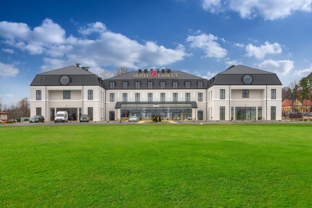 Hotel Ланьцут Екстер'єр фото